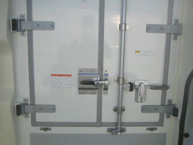 ハイエースバン 　冷蔵冷凍車　低温冷凍車　－２２度設定　ディーゼルターボ　中温強化バン　デンソー製　ナビゲーション　ドラレコ　バックカメラ　オートマ車　車検整備付　冷凍機メーカー点検（11枚目）