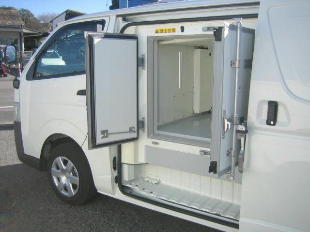 ハイエースバン 　冷蔵冷凍車　低温冷凍車　－２２度設定　ディーゼルターボ　中温強化バン　デンソー製　ナビゲーション　ドラレコ　バックカメラ　オートマ車　車検整備付　冷凍機メーカー点検（15枚目）