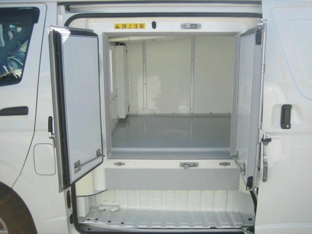 ハイエースバン 　冷蔵冷凍車　低温冷凍車　－２２度設定　ディーゼルターボ　中温強化バン　デンソー製　ナビゲーション　ドラレコ　バックカメラ　オートマ車　車検整備付　冷凍機メーカー点検（16枚目）