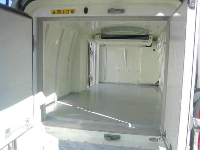 ハイエースバン 　冷蔵冷凍車　低温冷凍車　－２２度設定　ディーゼルターボ　中温強化バン　デンソー製　ナビゲーション　ドラレコ　バックカメラ　オートマ車　車検整備付　冷凍機メーカー点検（17枚目）
