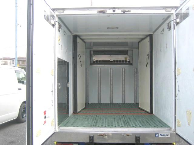 エルフトラック 　冷蔵冷凍車　低温冷凍車　－３０度設定　サイドスライドドア　エバハウス　東プレ製　１０尺　バックカメラ　整備手帳　記録簿　車検整備付　冷凍機メーカー点検　２室式（5枚目）