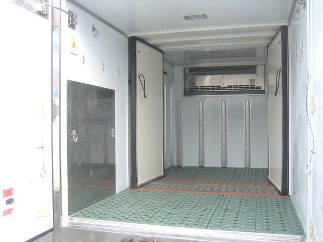 エルフトラック 　冷蔵冷凍車　低温冷凍車　－３０度設定　サイドスライドドア　エバハウス　東プレ製　１０尺　バックカメラ　整備手帳　記録簿　車検整備付　冷凍機メーカー点検　２室式（6枚目）