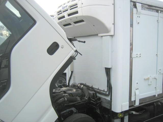 エルフトラック 　冷蔵冷凍車　低温冷凍車　－３０度設定　サイドスライドドア　エバハウス　東プレ製　１０尺　バックカメラ　整備手帳　記録簿　車検整備付　冷凍機メーカー点検　２室式（22枚目）