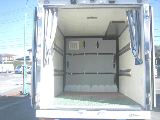 エルフトラック 　冷蔵冷凍車　低温冷凍車　セミロング　ラッシングレール２段　後室ファン　マット付　サイドスライドドア　エバハウス　東プレ製　バックカメラ付　車検整備付　冷凍機メーカー点検　車輛総重量５ｔ未満　オートマ車（9枚目）