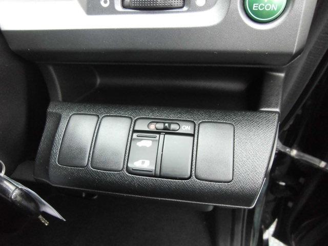 ステップワゴンスパーダ S ETC バックカメラ TV 両側スライド・片側電動 HID キーレスエントリー 電動格納ミラー 後席モニター 3列シート フルフラット CVT アルミホイール 記録簿 盗難防止システム 衝突安全ボディ(6枚目)