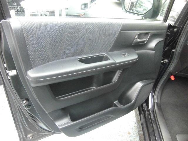 ステップワゴンスパーダ S ETC バックカメラ TV 両側スライド・片側電動 HID キーレスエントリー 電動格納ミラー 後席モニター 3列シート フルフラット CVT アルミホイール 記録簿 盗難防止システム 衝突安全ボディ(24枚目)