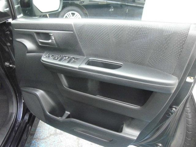 ステップワゴンスパーダ S ETC バックカメラ TV 両側スライド・片側電動 HID キーレスエントリー 電動格納ミラー 後席モニター 3列シート フルフラット CVT アルミホイール 記録簿 盗難防止システム 衝突安全ボディ(25枚目)