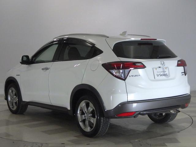 ヴェゼル ハイブリッドＸ・Ｌパッケージ　禁煙車　人気のホワイトパール　４ＷＤ　メーカーオプションナビ　フルセグ　Ｂｌｕｅｔｏｏｔｈ　ＤＶＤ　リアカメラ　あんしんパッケージ　サイド＆カーテンＳＲＳ　コンビシート　シートヒーター　ＥＴＣ　ＶＳＡ（2枚目）