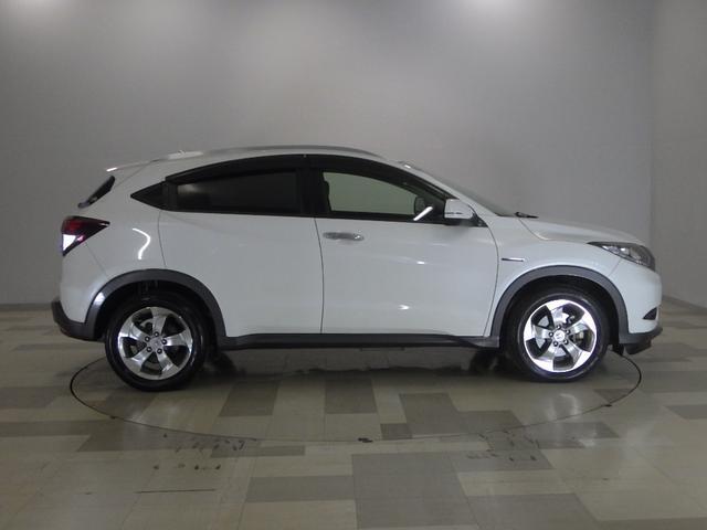 ヴェゼル ハイブリッドＸ・Ｌパッケージ　禁煙車　人気のホワイトパール　４ＷＤ　メーカーオプションナビ　フルセグ　Ｂｌｕｅｔｏｏｔｈ　ＤＶＤ　リアカメラ　あんしんパッケージ　サイド＆カーテンＳＲＳ　コンビシート　シートヒーター　ＥＴＣ　ＶＳＡ（12枚目）