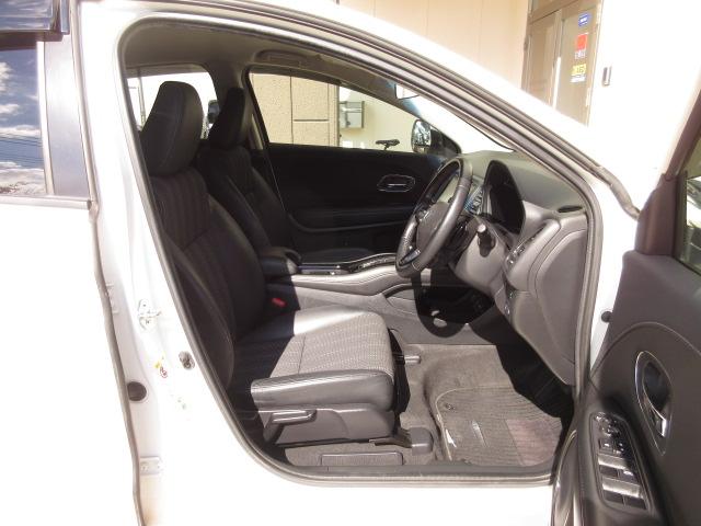 ヴェゼル ハイブリッドＸ・Ｌパッケージ　禁煙車　人気のホワイトパール　４ＷＤ　メーカーオプションナビ　フルセグ　Ｂｌｕｅｔｏｏｔｈ　ＤＶＤ　リアカメラ　あんしんパッケージ　サイド＆カーテンＳＲＳ　コンビシート　シートヒーター　ＥＴＣ　ＶＳＡ（14枚目）