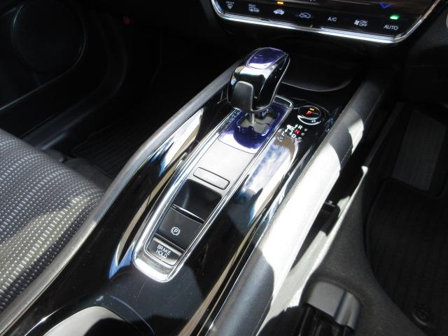 ヴェゼル ハイブリッドＸ・Ｌパッケージ　禁煙車　人気のホワイトパール　４ＷＤ　メーカーオプションナビ　フルセグ　Ｂｌｕｅｔｏｏｔｈ　ＤＶＤ　リアカメラ　あんしんパッケージ　サイド＆カーテンＳＲＳ　コンビシート　シートヒーター　ＥＴＣ　ＶＳＡ（23枚目）