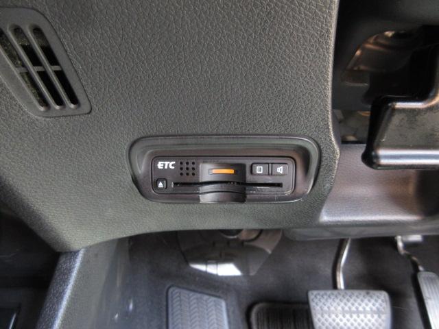 ヴェゼル ハイブリッドＸ・Ｌパッケージ　禁煙車　人気のホワイトパール　４ＷＤ　メーカーオプションナビ　フルセグ　Ｂｌｕｅｔｏｏｔｈ　ＤＶＤ　リアカメラ　あんしんパッケージ　サイド＆カーテンＳＲＳ　コンビシート　シートヒーター　ＥＴＣ　ＶＳＡ（24枚目）