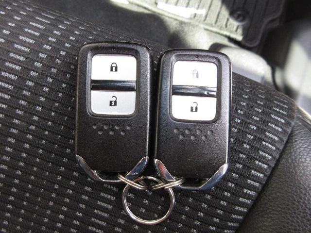 ヴェゼル ハイブリッドＸ・Ｌパッケージ　禁煙車　人気のホワイトパール　４ＷＤ　メーカーオプションナビ　フルセグ　Ｂｌｕｅｔｏｏｔｈ　ＤＶＤ　リアカメラ　あんしんパッケージ　サイド＆カーテンＳＲＳ　コンビシート　シートヒーター　ＥＴＣ　ＶＳＡ（26枚目）