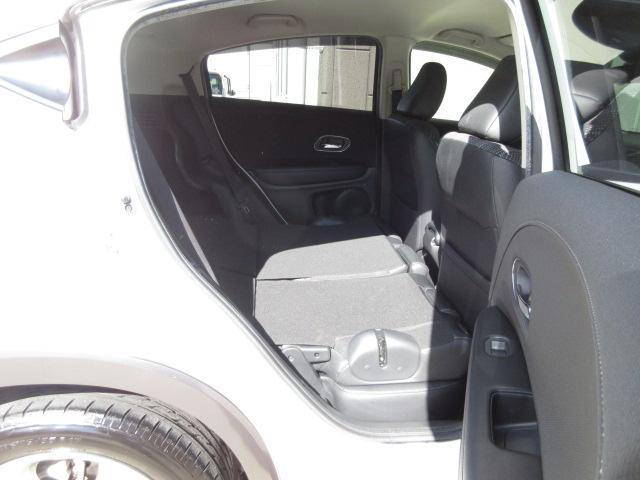 ヴェゼル ハイブリッドＸ・Ｌパッケージ　禁煙車　人気のホワイトパール　４ＷＤ　メーカーオプションナビ　フルセグ　Ｂｌｕｅｔｏｏｔｈ　ＤＶＤ　リアカメラ　あんしんパッケージ　サイド＆カーテンＳＲＳ　コンビシート　シートヒーター　ＥＴＣ　ＶＳＡ（31枚目）