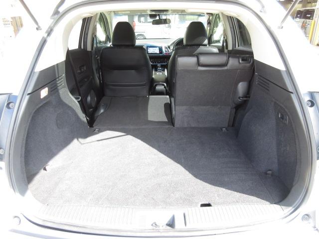 ヴェゼル ハイブリッドＸ・Ｌパッケージ　禁煙車　人気のホワイトパール　４ＷＤ　メーカーオプションナビ　フルセグ　Ｂｌｕｅｔｏｏｔｈ　ＤＶＤ　リアカメラ　あんしんパッケージ　サイド＆カーテンＳＲＳ　コンビシート　シートヒーター　ＥＴＣ　ＶＳＡ（33枚目）