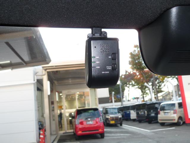 N-BOXカスタム ベースグレード 元試乗車 禁煙 コネクトナビ 前後ドラレコ パーキングセンサー 渋滞追従 サイドエアバッグ Bluetooth USB 両電動スライドドア アルミホイール シートヒーター ETC LEDライト Dレコ(11枚目)