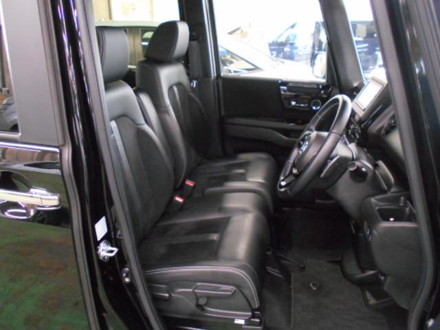 N-BOXカスタム Lターボ 禁煙車 純正ナビ リアカメラdeあんしん+3 両電動スライドドア パドルシフト USB ドアバイザー アルミホイール 後席サンシェード シートバックテーブル フォグライト 渋滞追従 パーキングセンサー(11枚目)