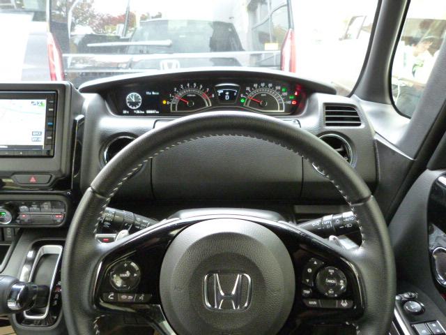 N-BOXカスタム Lターボ 禁煙車 純正ナビ リアカメラdeあんしん+3 両電動スライドドア パドルシフト USB ドアバイザー アルミホイール 後席サンシェード シートバックテーブル フォグライト 渋滞追従 パーキングセンサー(17枚目)