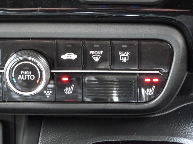 N-BOXカスタム Lターボ 禁煙車 純正ナビ リアカメラdeあんしん+3 両電動スライドドア パドルシフト USB ドアバイザー アルミホイール 後席サンシェード シートバックテーブル フォグライト 渋滞追従 パーキングセンサー(19枚目)