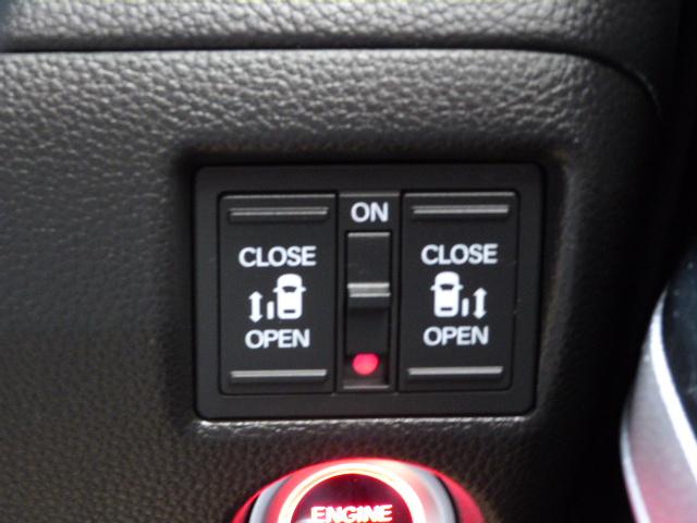 N-BOXカスタム Lターボ 禁煙車 純正ナビ リアカメラdeあんしん+3 両電動スライドドア パドルシフト USB ドアバイザー アルミホイール 後席サンシェード シートバックテーブル フォグライト 渋滞追従 パーキングセンサー(21枚目)