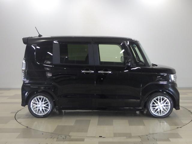 N-BOXカスタム Lターボ 禁煙車 純正ナビ リアカメラdeあんしん+3 両電動スライドドア パドルシフト USB ドアバイザー アルミホイール 後席サンシェード シートバックテーブル フォグライト 渋滞追従 パーキングセンサー(31枚目)