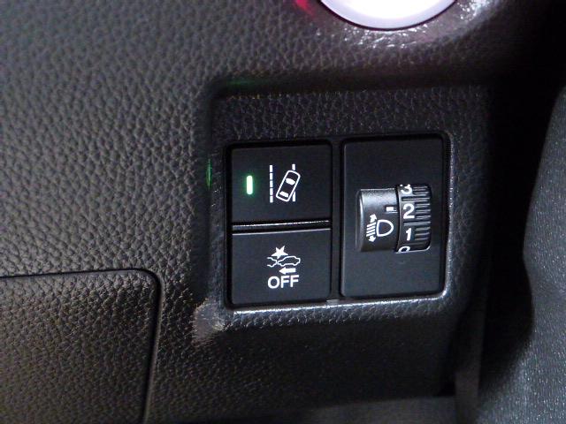 N-BOXカスタム Lターボ 禁煙車 純正ナビ リアカメラdeあんしん+3 両電動スライドドア パドルシフト USB ドアバイザー アルミホイール 後席サンシェード シートバックテーブル フォグライト 渋滞追従 パーキングセンサー(32枚目)