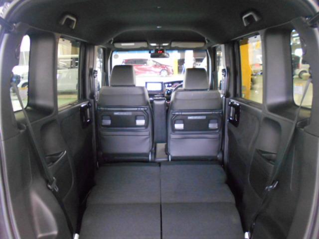 N-BOXカスタム Lターボ 禁煙車 純正ナビ リアカメラdeあんしん+3 両電動スライドドア パドルシフト USB ドアバイザー アルミホイール 後席サンシェード シートバックテーブル フォグライト 渋滞追従 パーキングセンサー(40枚目)