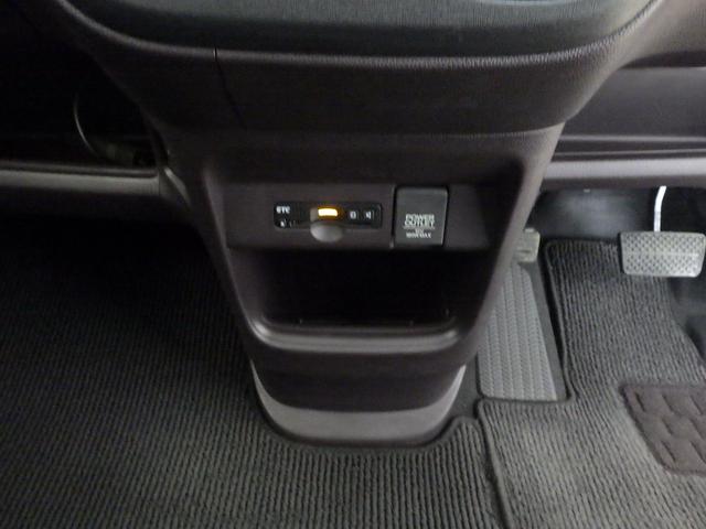 N-ONE プレミアム ツートンカラー 禁煙1オーナー あんしんパッケージ 純正ナビ リアカメラ Bluetooth LEDフォグライト サイドエアバッグ 衝突軽減ブレーキ ETC コンビシート ドアバイザー アルミホイール(21枚目)