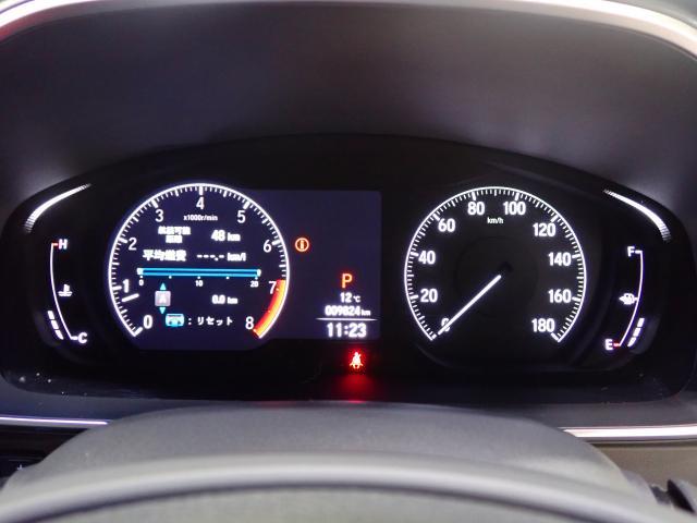 オデッセイ アブソルート　禁煙１オーナー　純正１０インチナビ　マルチビューカメラ　両電動スライドドア　パーキングセンサー　パドルシフト　ドアバイザー　ドラレコ　ＡｐｐｌｅＣａｒＰｌａｙ　コンビシート　パーキングアシスト　ＥＴＣ（32枚目）