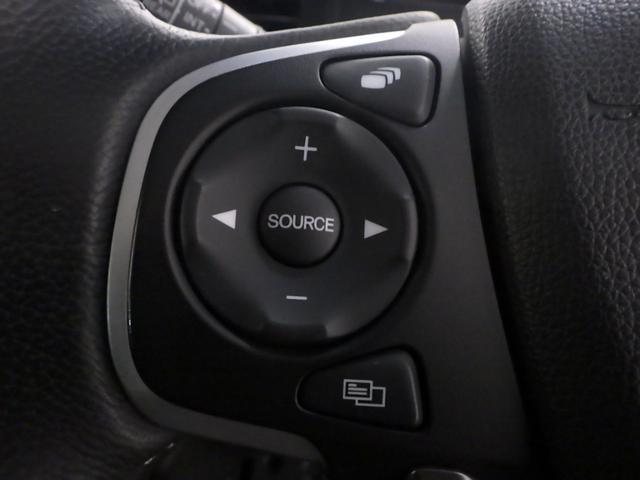 【左ハンドルスイッチ】オーディオリモコンスイッチが装備されており、手元でボリューム調整・モード切替え・選局・曲順スキップが可能！安全運転をしながらの操作が可能です