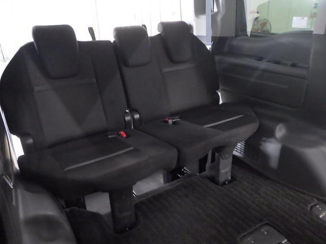 【３列目シート】３列目も厚みがありゆったりとした座り心地！さすがのゆとりです！是非お掛けになってみてください