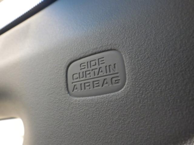 【サイド＆カーテンエアバック】車両側面から強い衝撃を受けたとき、衝撃を受けた側のＳＲＳサイドとカーテンエアバッグが瞬時に膨らみ、乗員の主に胸部と頭部にかかる衝撃を緩和するシステムです