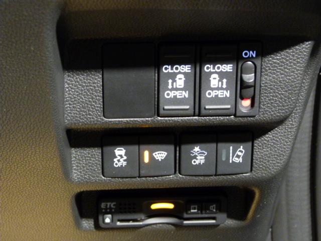 フリードハイブリッド ハイブリッド・Ｇホンダセンシング　禁煙１オーナー　Ｓパッケージ　Ｃパッケージ　前後ドラレコ　純正インターナビ　両電動スライドドア　リアカメラ　コンビシート　センターテーブル　サイドエアバッグ　ドアバイザー　リア席サンシェード　ＥＴＣ（14枚目）