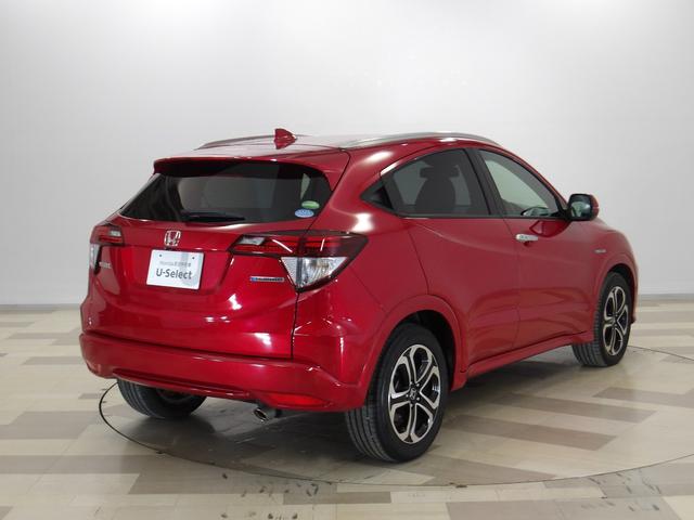 ヴェゼル ハイブリッドＺスタイルエディション　禁煙車　クールアイボリー専用インテリア　コンビシート　あんしんパッケージ　サイドエアバッグ　メーカーオプションナビ　リアカメラ　パドルシフト　クルーズコントロール　フォグライト　ルーフレール　ＵＳＢ（12枚目）