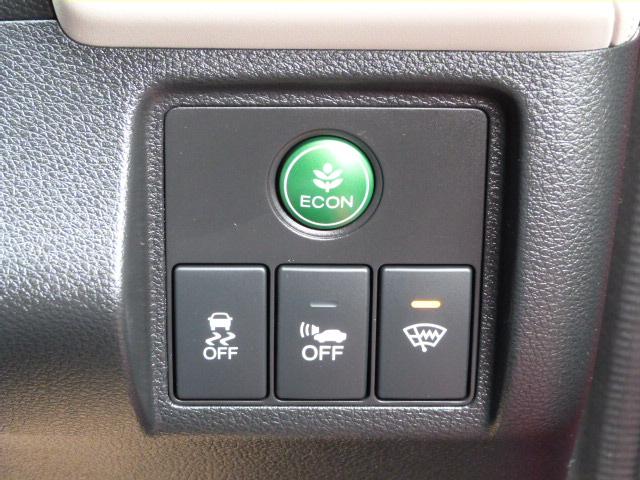 ヴェゼル ハイブリッドＺスタイルエディション　禁煙車　クールアイボリー専用インテリア　コンビシート　あんしんパッケージ　サイドエアバッグ　メーカーオプションナビ　リアカメラ　パドルシフト　クルーズコントロール　フォグライト　ルーフレール　ＵＳＢ（14枚目）