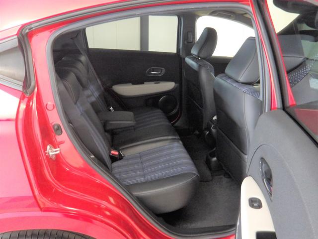 ヴェゼル ハイブリッドＺスタイルエディション　禁煙車　クールアイボリー専用インテリア　コンビシート　あんしんパッケージ　サイドエアバッグ　メーカーオプションナビ　リアカメラ　パドルシフト　クルーズコントロール　フォグライト　ルーフレール　ＵＳＢ（15枚目）