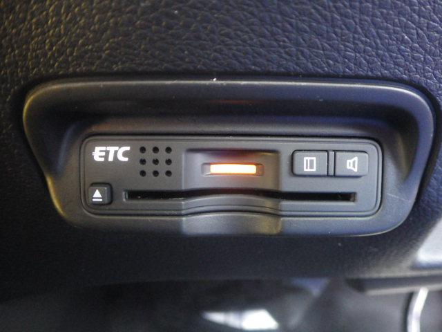 ヴェゼル ハイブリッドＺスタイルエディション　禁煙車　クールアイボリー専用インテリア　コンビシート　あんしんパッケージ　サイドエアバッグ　メーカーオプションナビ　リアカメラ　パドルシフト　クルーズコントロール　フォグライト　ルーフレール　ＵＳＢ（22枚目）