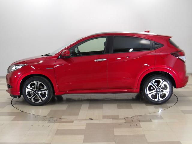 ヴェゼル ハイブリッドＺスタイルエディション　禁煙車　クールアイボリー専用インテリア　コンビシート　あんしんパッケージ　サイドエアバッグ　メーカーオプションナビ　リアカメラ　パドルシフト　クルーズコントロール　フォグライト　ルーフレール　ＵＳＢ（24枚目）