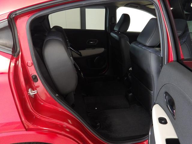 ヴェゼル ハイブリッドＺスタイルエディション　禁煙車　クールアイボリー専用インテリア　コンビシート　あんしんパッケージ　サイドエアバッグ　メーカーオプションナビ　リアカメラ　パドルシフト　クルーズコントロール　フォグライト　ルーフレール　ＵＳＢ（29枚目）