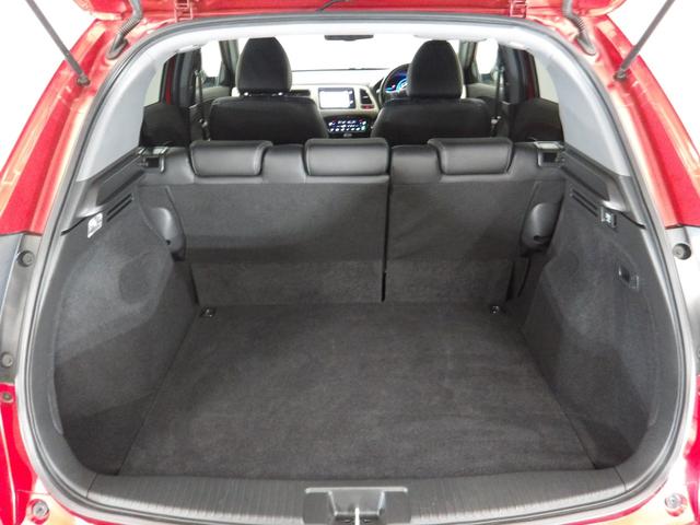 ヴェゼル ハイブリッドＺスタイルエディション　禁煙車　クールアイボリー専用インテリア　コンビシート　あんしんパッケージ　サイドエアバッグ　メーカーオプションナビ　リアカメラ　パドルシフト　クルーズコントロール　フォグライト　ルーフレール　ＵＳＢ（30枚目）