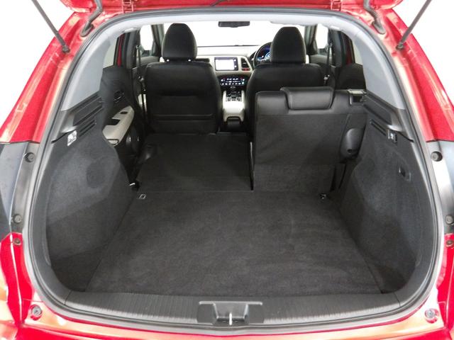 ヴェゼル ハイブリッドＺスタイルエディション　禁煙車　クールアイボリー専用インテリア　コンビシート　あんしんパッケージ　サイドエアバッグ　メーカーオプションナビ　リアカメラ　パドルシフト　クルーズコントロール　フォグライト　ルーフレール　ＵＳＢ（31枚目）