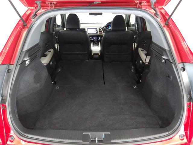 ヴェゼル ハイブリッドＺスタイルエディション　禁煙車　クールアイボリー専用インテリア　コンビシート　あんしんパッケージ　サイドエアバッグ　メーカーオプションナビ　リアカメラ　パドルシフト　クルーズコントロール　フォグライト　ルーフレール　ＵＳＢ（32枚目）