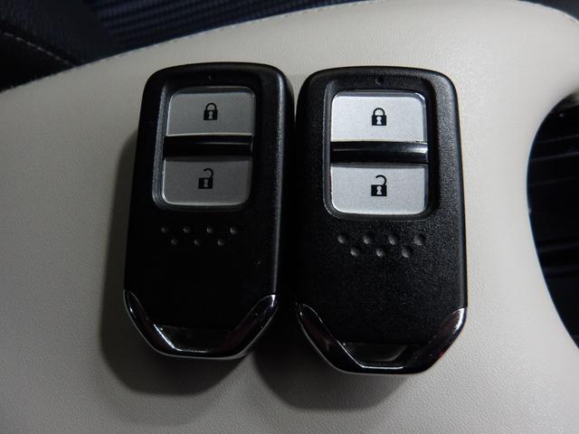 ヴェゼル ハイブリッドＺスタイルエディション　禁煙車　クールアイボリー専用インテリア　コンビシート　あんしんパッケージ　サイドエアバッグ　メーカーオプションナビ　リアカメラ　パドルシフト　クルーズコントロール　フォグライト　ルーフレール　ＵＳＢ（37枚目）