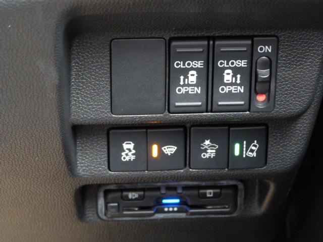 フリードハイブリッド ハイブリッド・クロスター　内外装現状そのまんま車　リア席モニター　大型ナビ　ホンダセンシング　コンビシート　ＡｐｐｌｅＣａｒＰｌａｙ　シートバックテーブル　リアカメラ　両電動スライドドア　ルーフレール　コンフォートビュー　禁煙（27枚目）