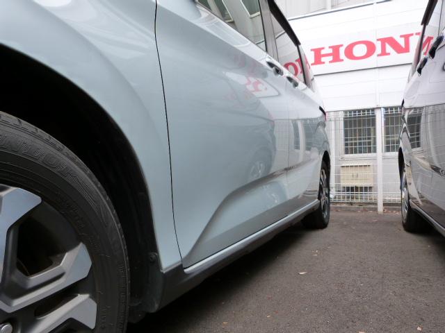 フリードハイブリッド ハイブリッド・クロスター　内外装現状そのまんま車　リア席モニター　大型ナビ　ホンダセンシング　コンビシート　ＡｐｐｌｅＣａｒＰｌａｙ　シートバックテーブル　リアカメラ　両電動スライドドア　ルーフレール　コンフォートビュー　禁煙（45枚目）