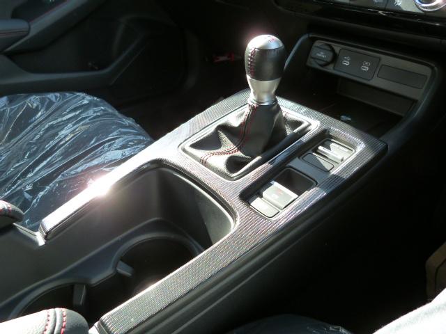 シビック ＲＳ　いまコレ＋　禁煙車　テールゲートスポイラーＧｏｏｇｌｅ搭載コネクトディスプレイ　前後ドラレコ　センターコンソールＢＯＸ　ドリンクホルダーレッドイルミ　ブラックエンブレム　コンビシート　パーキングセンサ（26枚目）