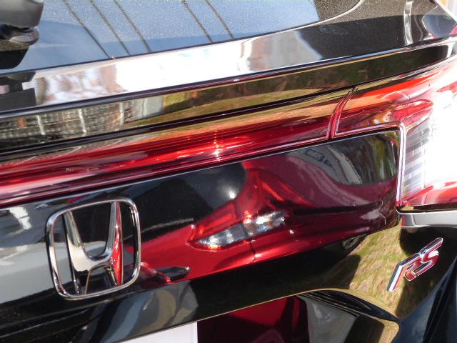 シビック ＲＳ　いまコレ＋　禁煙車　テールゲートスポイラーＧｏｏｇｌｅ搭載コネクトディスプレイ　前後ドラレコ　センターコンソールＢＯＸ　ドリンクホルダーレッドイルミ　ブラックエンブレム　コンビシート　パーキングセンサ（32枚目）