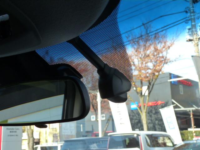 フリードハイブリッド ハイブリッド・Ｇホンダセンシング　Ｓパッケージ　Ｃパッケージ　前後ドラレコ　ＬＥＤフォグライト　フロントグリル　後席ＵＳＢチャージャー　純正インターナビ　コンビシート　両電動スライドドア　リアカメラ　Ｂｌｕｅｔｏｏｔｈ　ドアバイザー（18枚目）