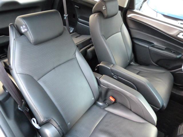 ジェイド ハイブリッドＸ　禁煙車　レザーシート　ホンダセンシング　アドバンスドルームミラー　純正ナビ　リアカメラ　左後方カメラＬａｎｅＷａｔｃｈ　コンソールイルミ　ＬＥＤスピーカーリング　フットライト　ドラレコ　シートヒーター（6枚目）