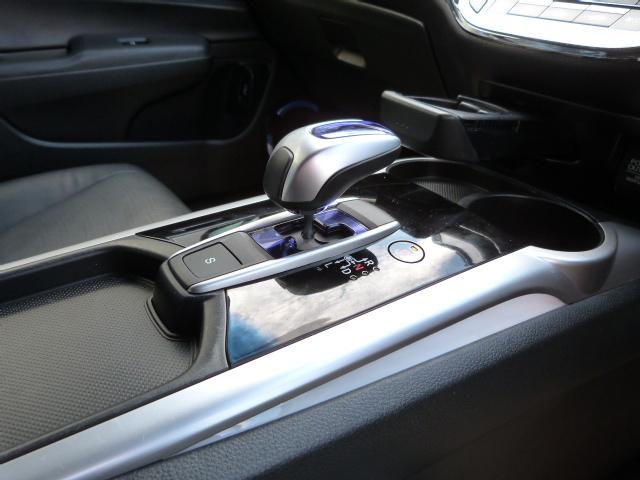 ジェイド ハイブリッドＸ　禁煙車　レザーシート　ホンダセンシング　アドバンスドルームミラー　純正ナビ　リアカメラ　左後方カメラＬａｎｅＷａｔｃｈ　コンソールイルミ　ＬＥＤスピーカーリング　フットライト　ドラレコ　シートヒーター（19枚目）